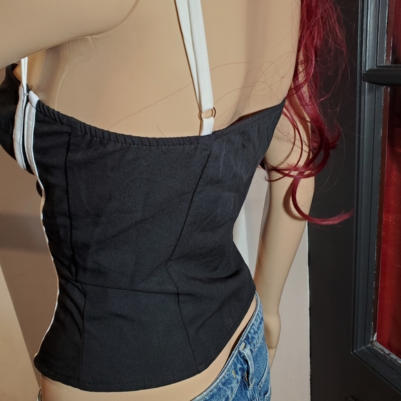 PrettyLittleThing Tailored White Pin Striped Top - Picture 4 of 7